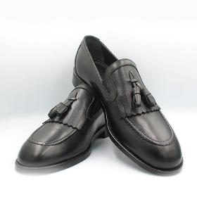 Черные туфли из натуральной кожи с кисточками